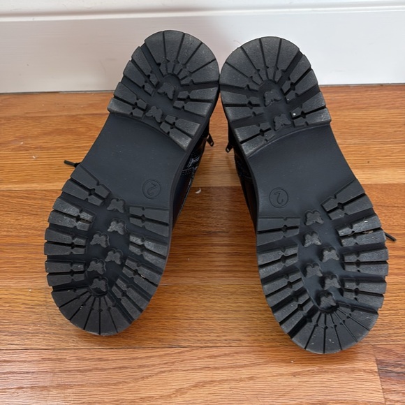 Girls Boots With Velvet Laces - Picture 5 of 5